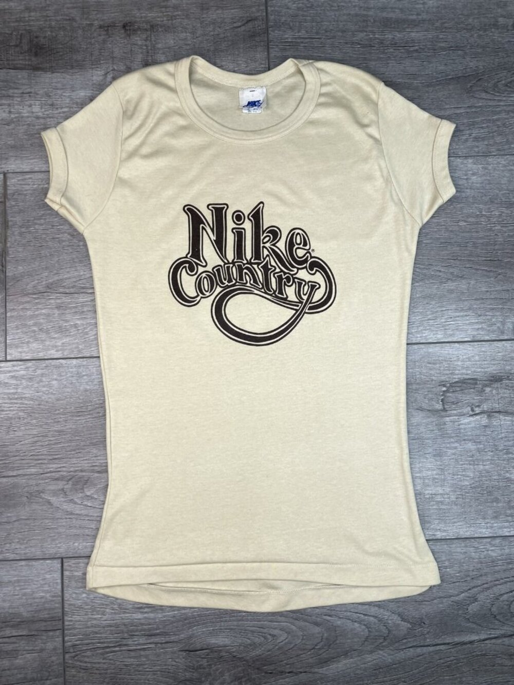 Vintage Nike Country Single Stitch Beige Short Sleeve Graphic Fitted T-Shirt